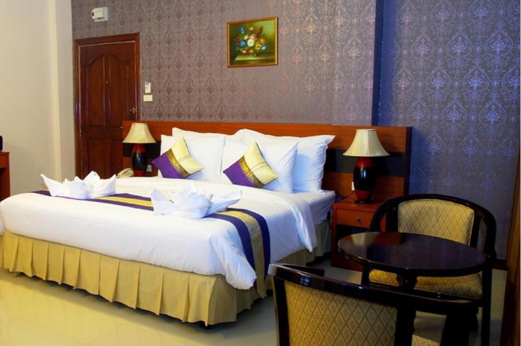 לואי Sirimathani Hotel מראה חיצוני תמונה
