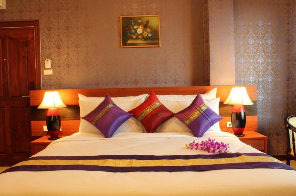 לואי Sirimathani Hotel מראה חיצוני תמונה