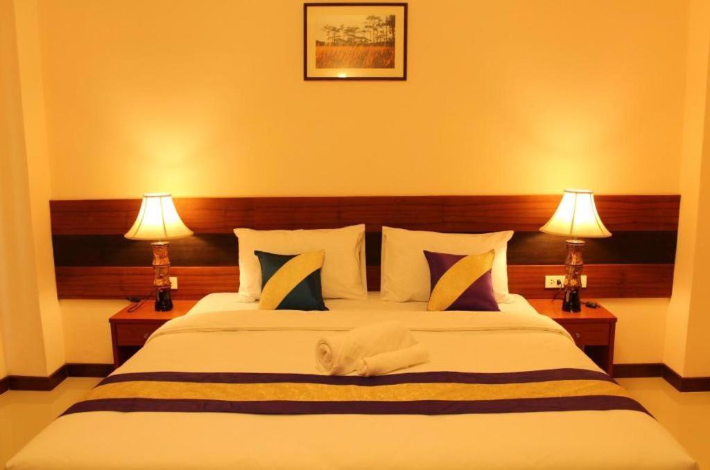 לואי Sirimathani Hotel מראה חיצוני תמונה