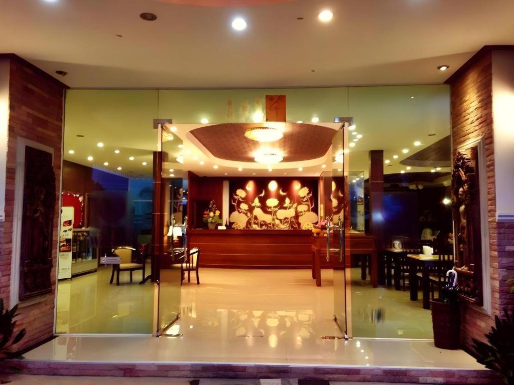 לואי Sirimathani Hotel מראה חיצוני תמונה