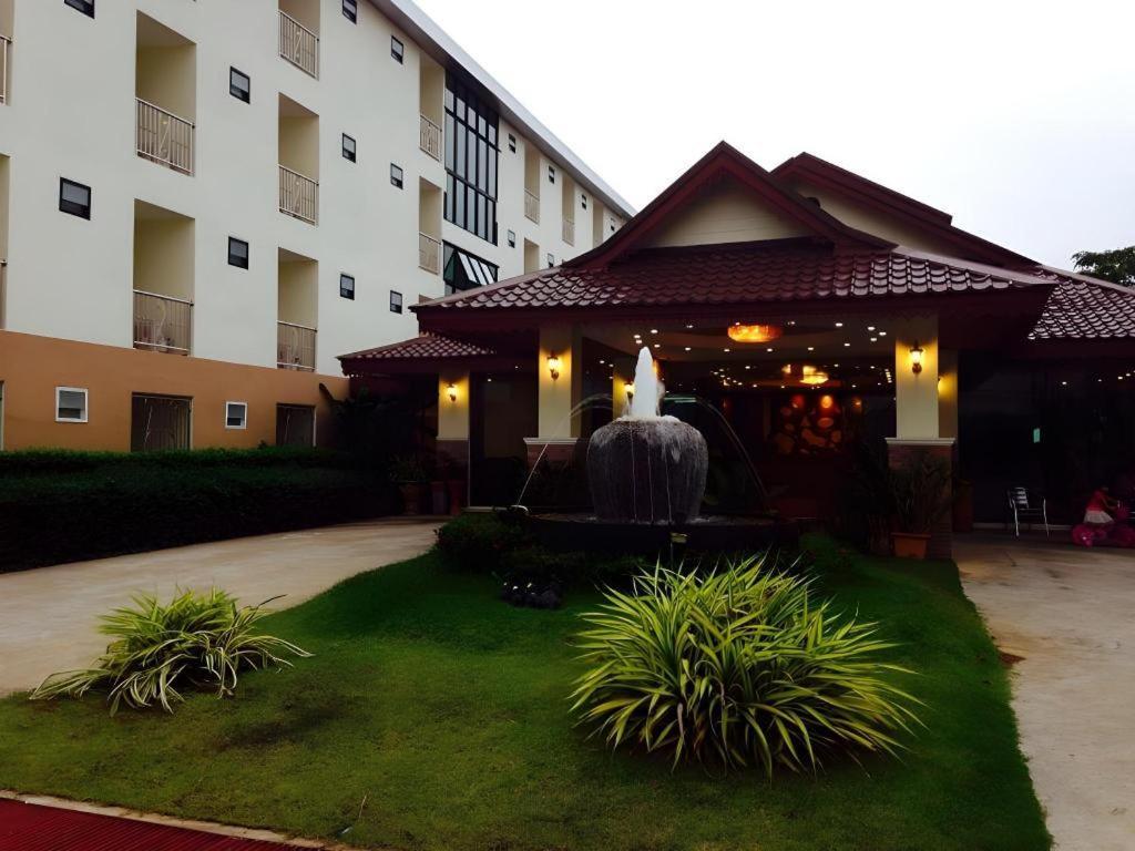 לואי Sirimathani Hotel מראה חיצוני תמונה