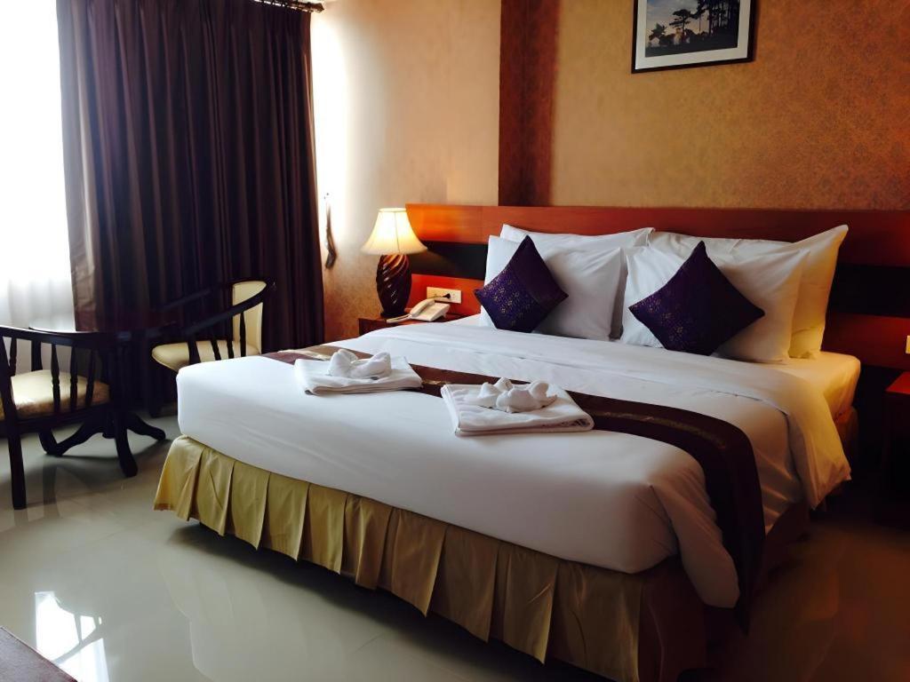 לואי Sirimathani Hotel מראה חיצוני תמונה