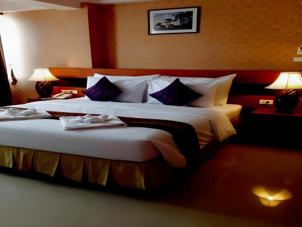 לואי Sirimathani Hotel מראה חיצוני תמונה