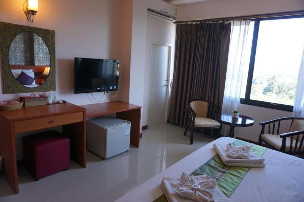 לואי Sirimathani Hotel מראה חיצוני תמונה