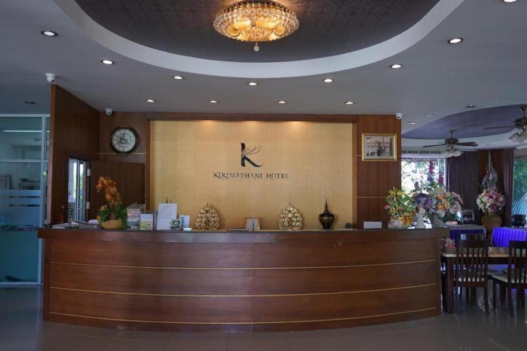 לואי Sirimathani Hotel מראה חיצוני תמונה