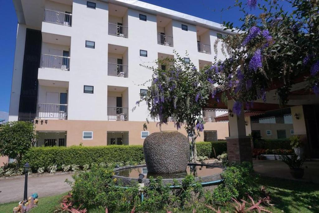 לואי Sirimathani Hotel מראה חיצוני תמונה