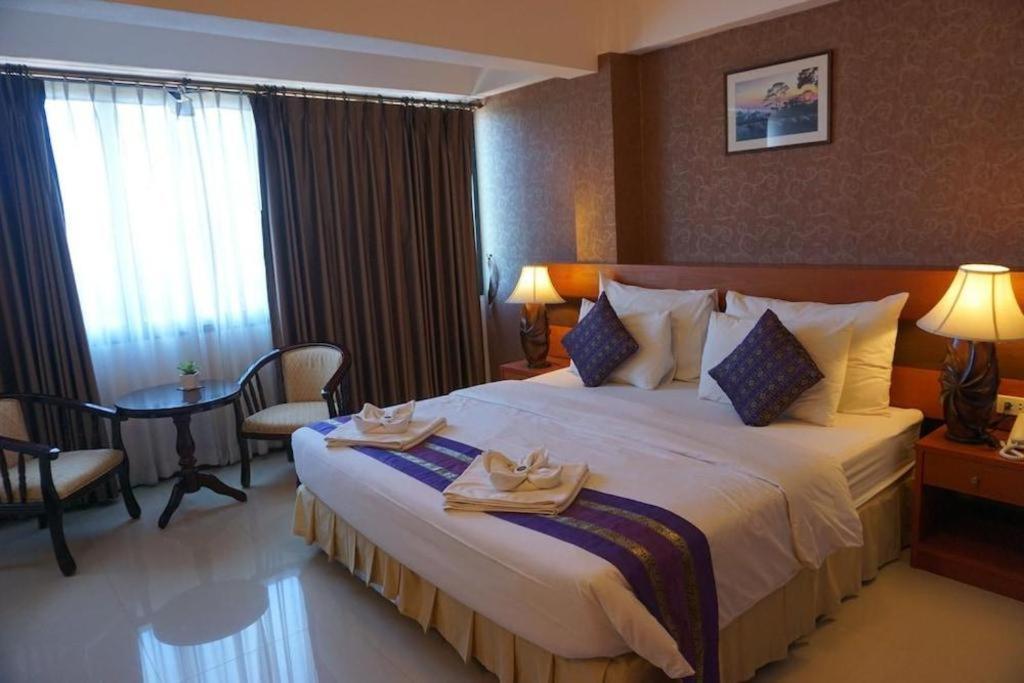 לואי Sirimathani Hotel מראה חיצוני תמונה