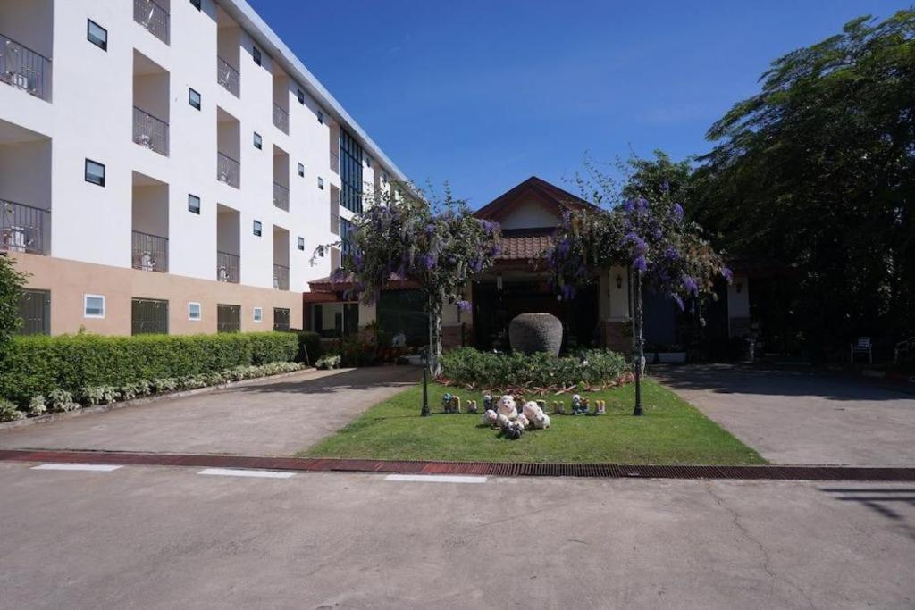 לואי Sirimathani Hotel מראה חיצוני תמונה