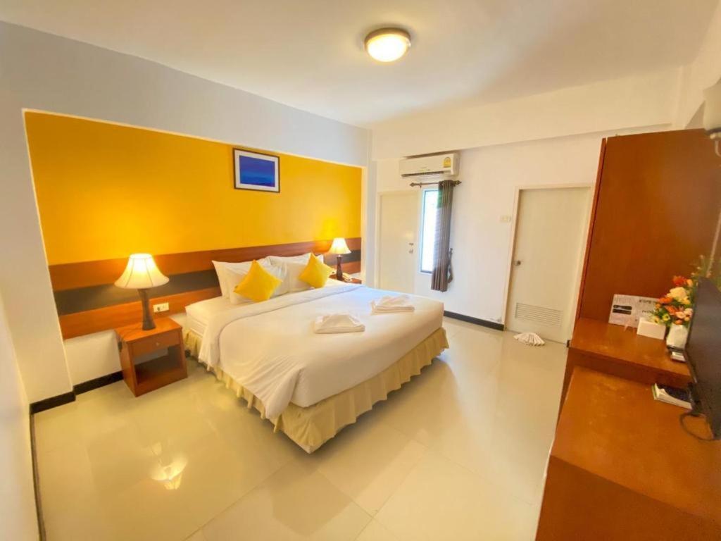 לואי Sirimathani Hotel מראה חיצוני תמונה