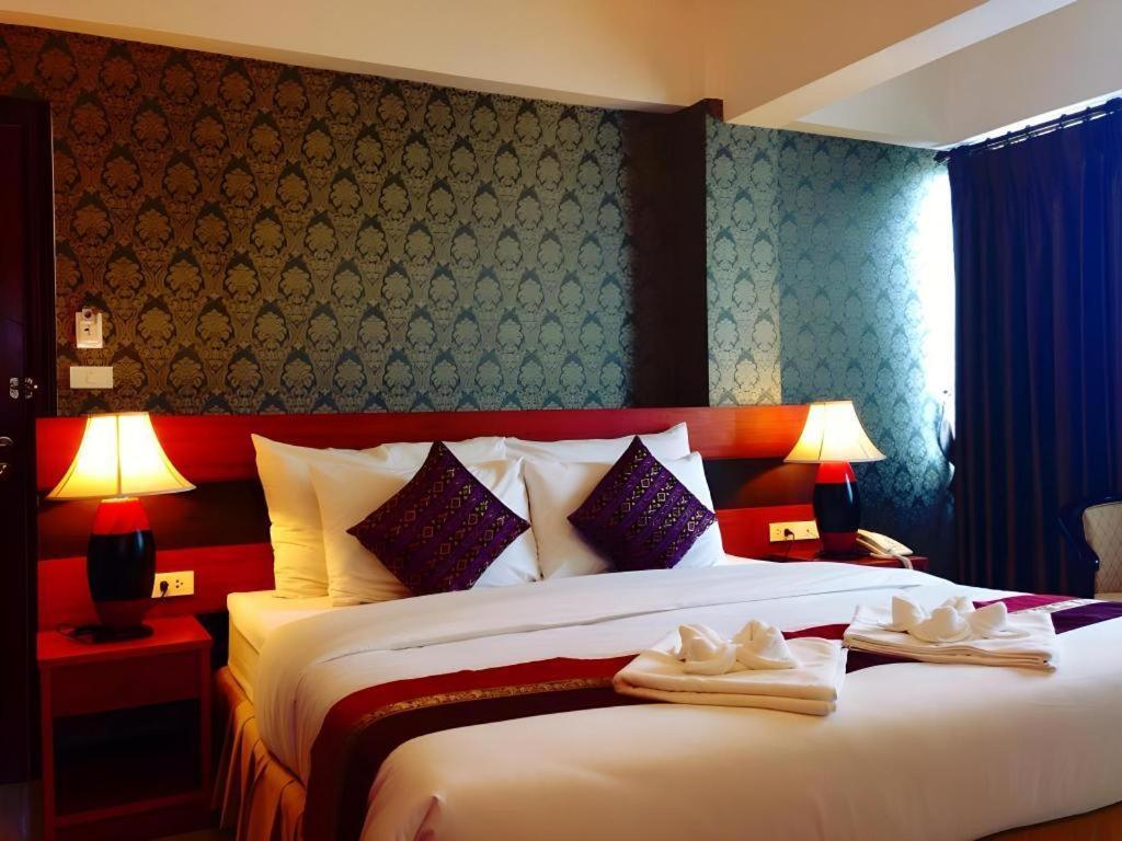לואי Sirimathani Hotel מראה חיצוני תמונה