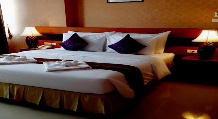 לואי Sirimathani Hotel מראה חיצוני תמונה
