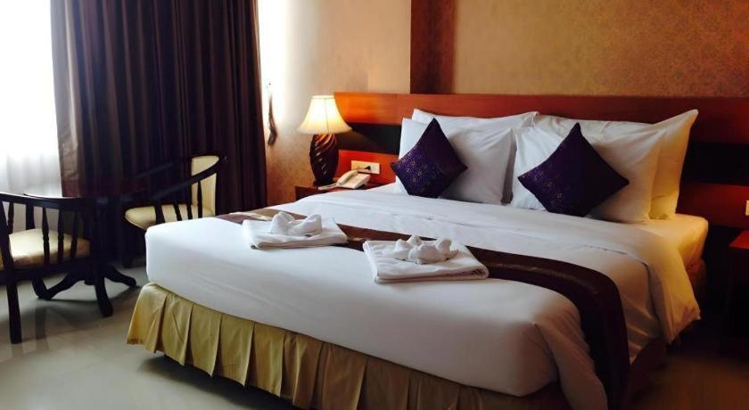 לואי Sirimathani Hotel מראה חיצוני תמונה