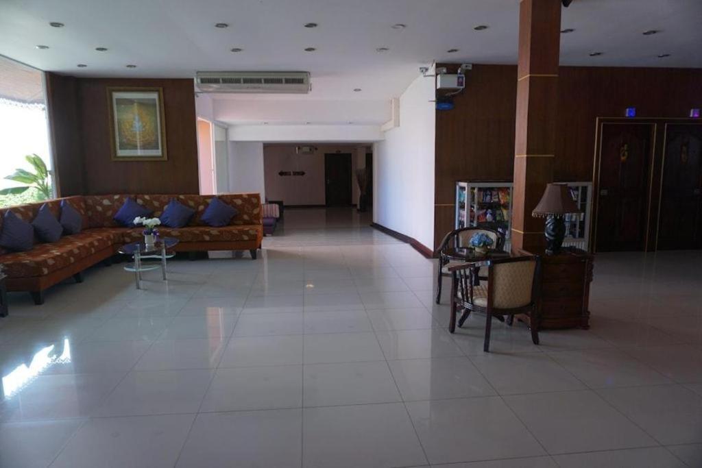 לואי Sirimathani Hotel מראה חיצוני תמונה