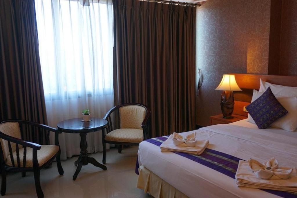 לואי Sirimathani Hotel מראה חיצוני תמונה