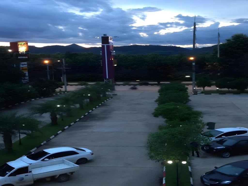 לואי Sirimathani Hotel מראה חיצוני תמונה